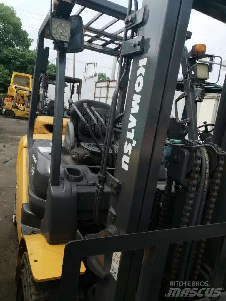 Komatsu 30 伸缩臂叉装车|叉装车