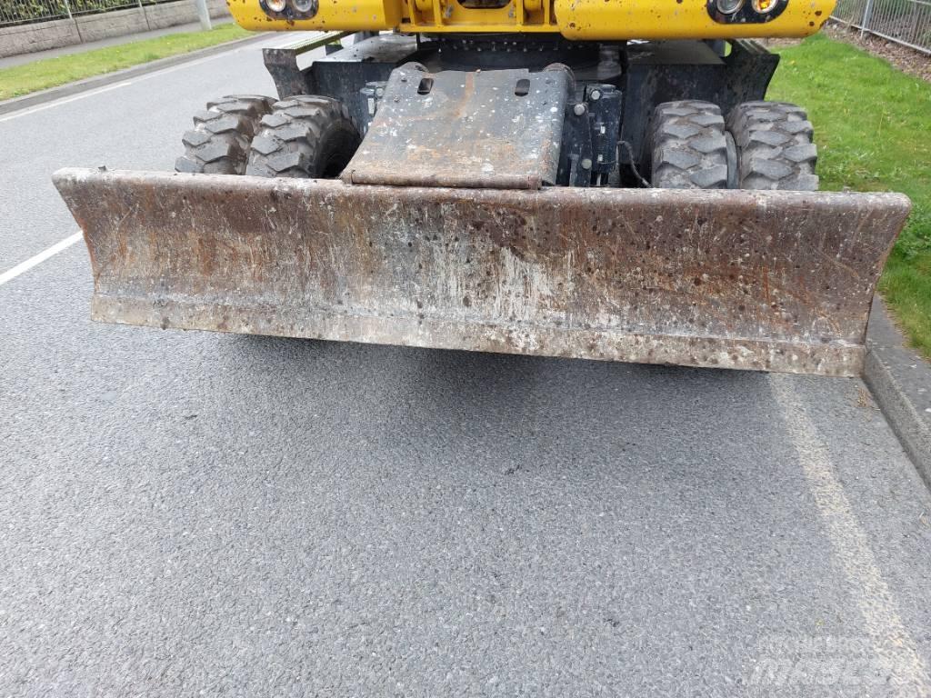 Komatsu PW148-11 轮式挖掘机