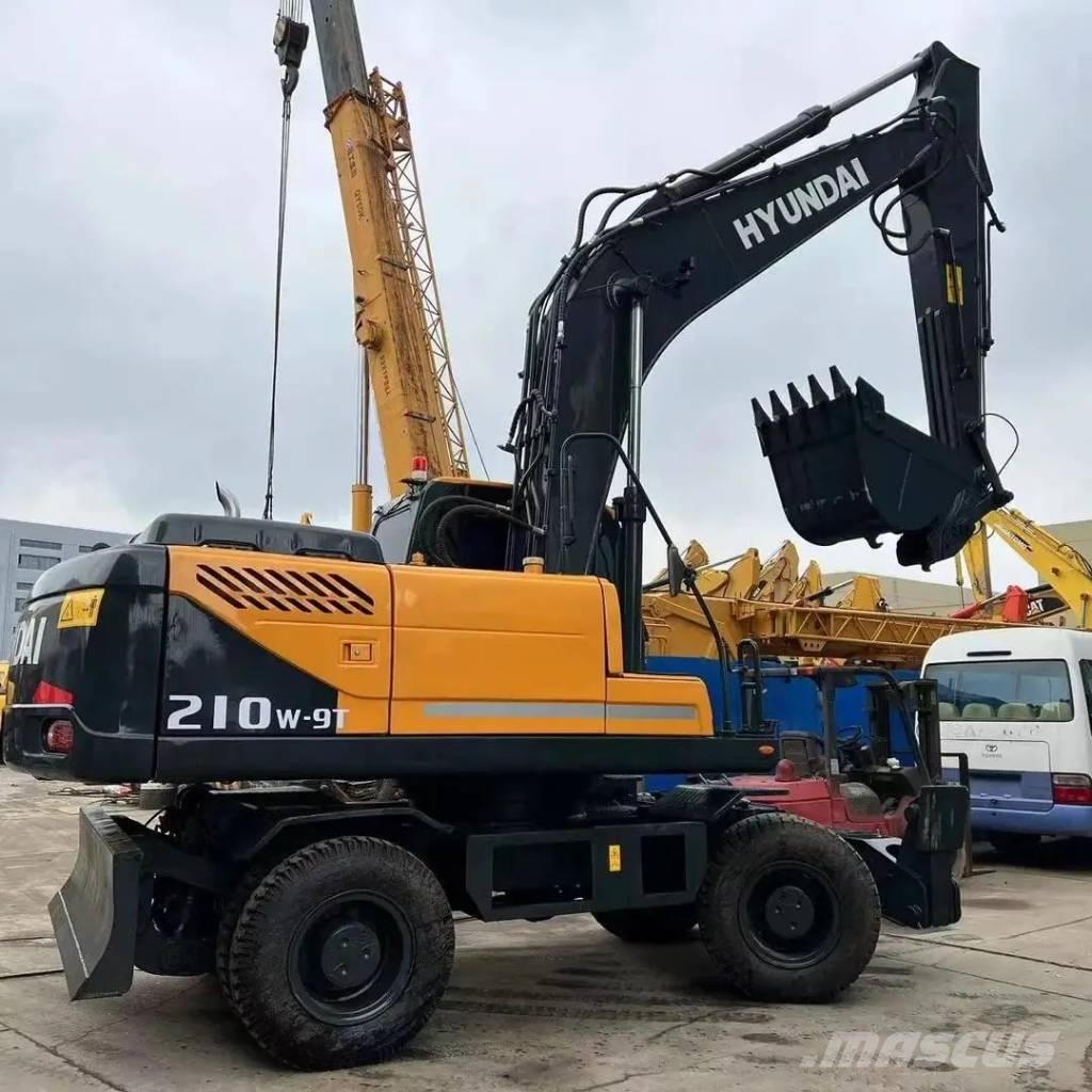 Hyundai R210W-9 轮式挖掘机
