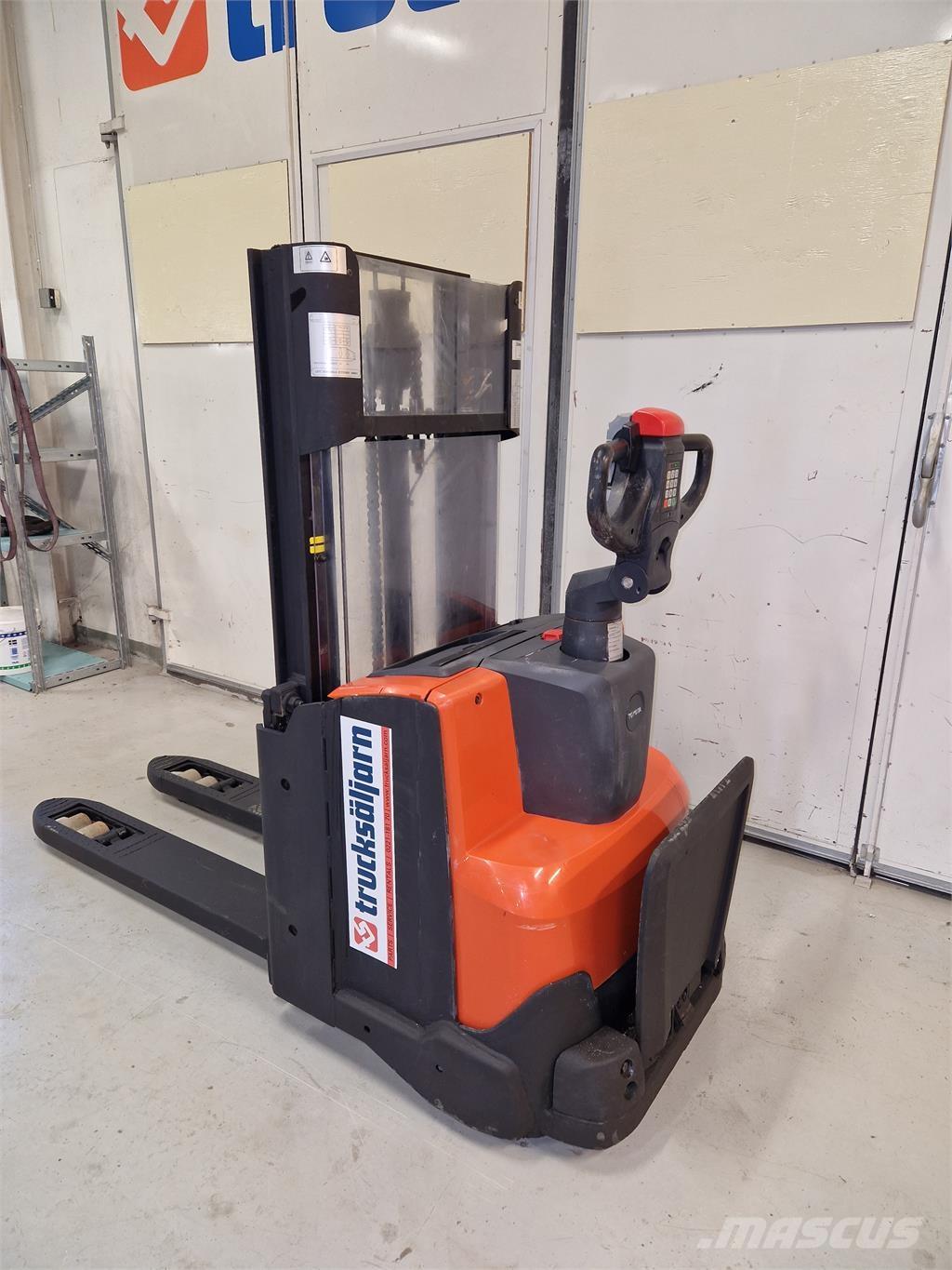 Toyota SWE200D 行走式堆垛机