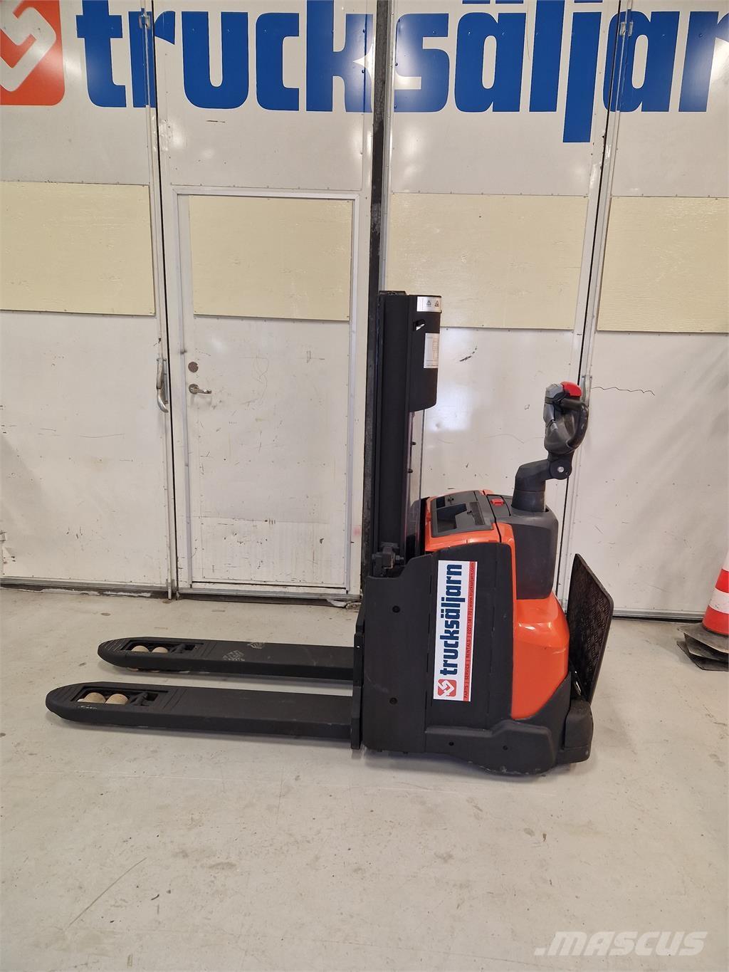 Toyota SWE200D 行走式堆垛机