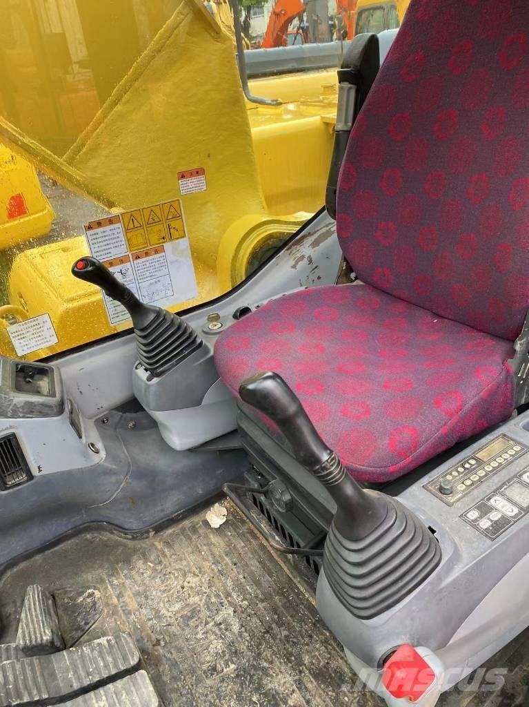 Komatsu 220 履带挖掘机