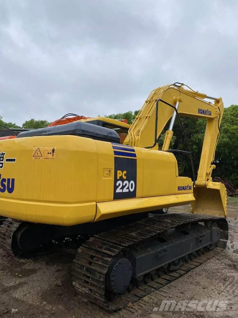 Komatsu 220 履带挖掘机