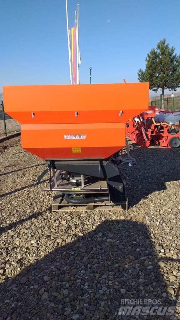 Maschio Zeno 24 矿物肥料撒播机