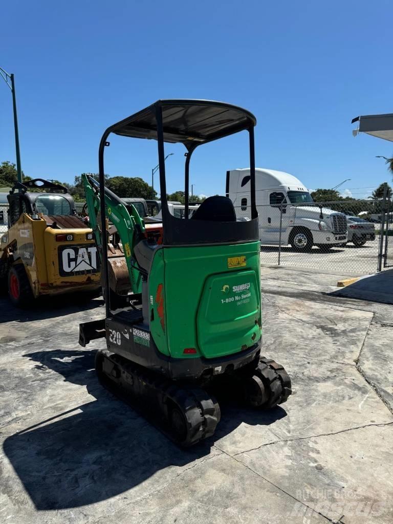 Bobcat E20 小型挖掘机
