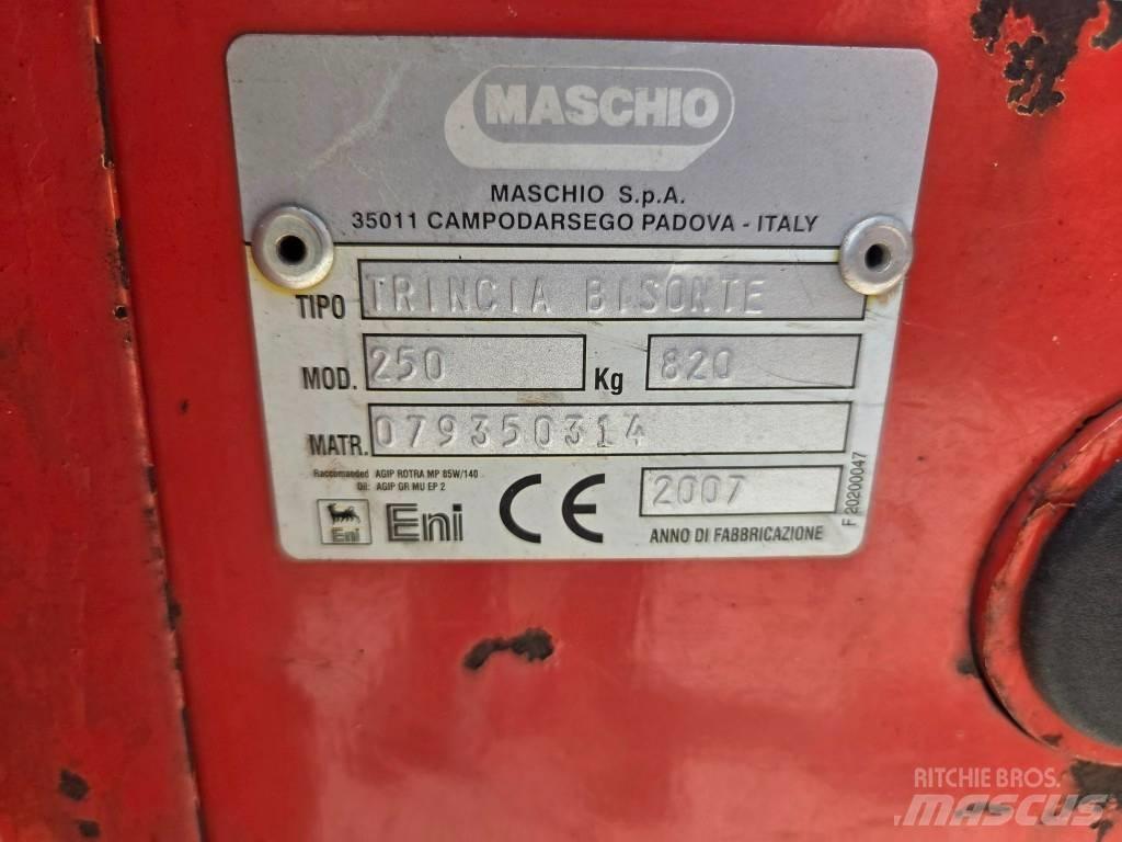 Maschio Bisonte 250 牧场割草机和切顶器