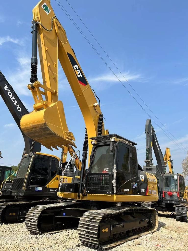 CAT 320D2 中型挖掘机