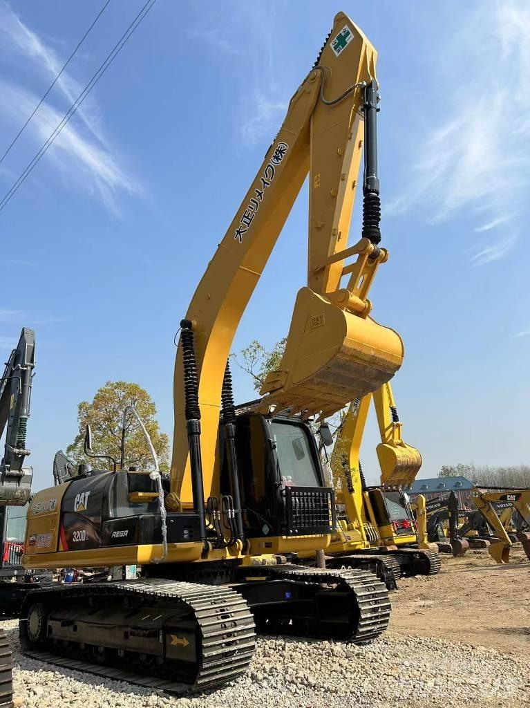 CAT 320D2 中型挖掘机