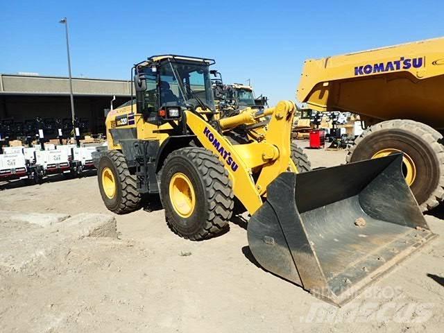 Komatsu WA320-8 轮式装载机