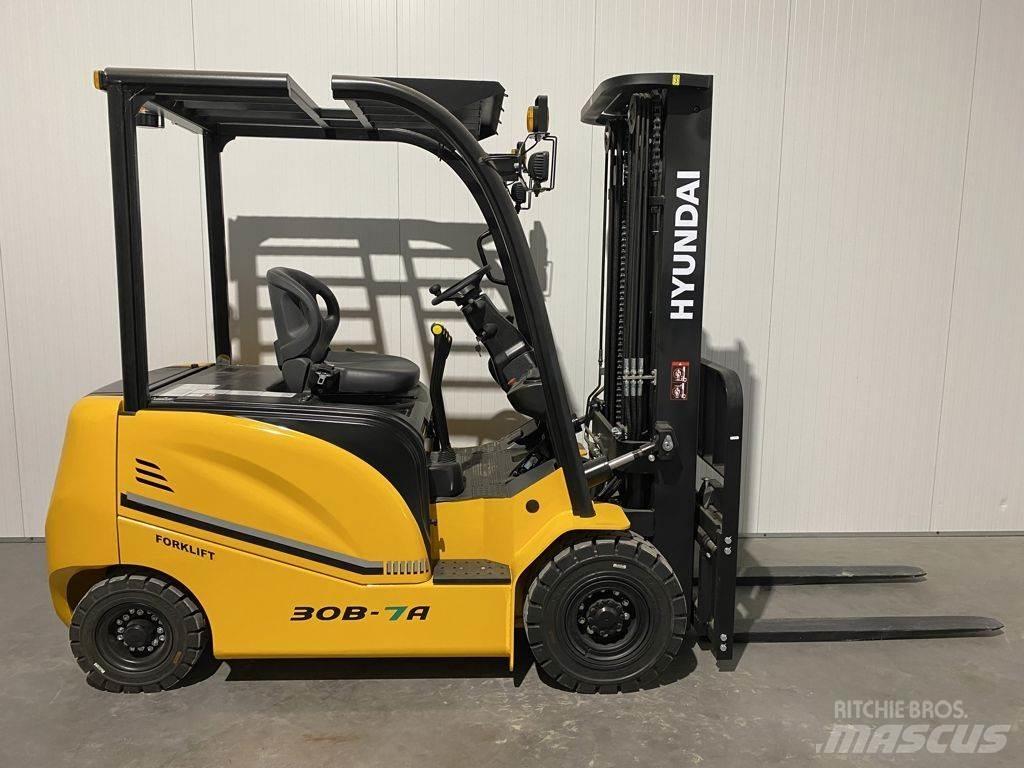 Hyundai 30B-7A 电动叉车