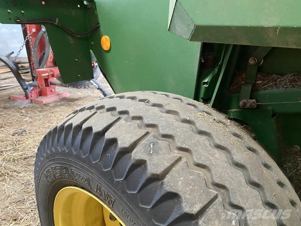 John Deere 623 圆捆打捆机