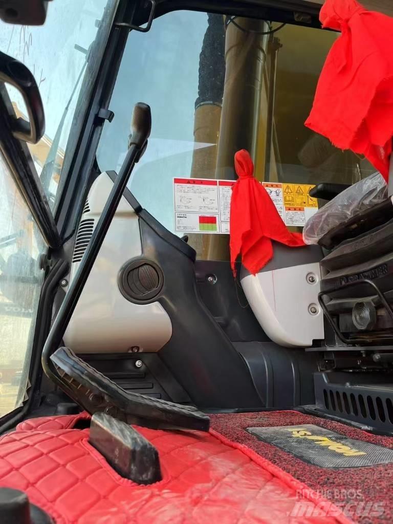 Komatsu 240 LC-8 履带挖掘机
