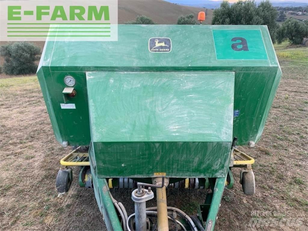 John Deere 690 方捆打捆机