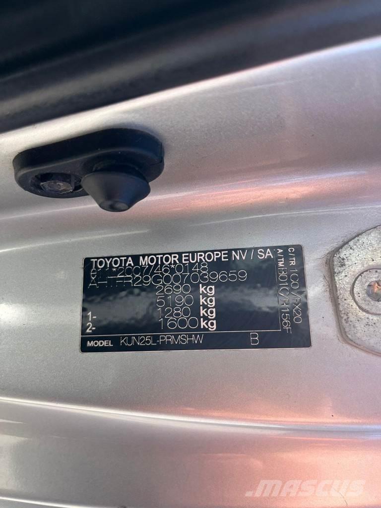 Toyota Hilux 4x4 汽车