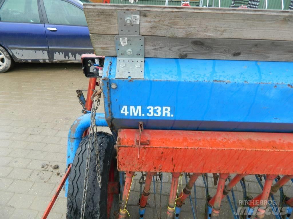 Stegsted 4 条播机