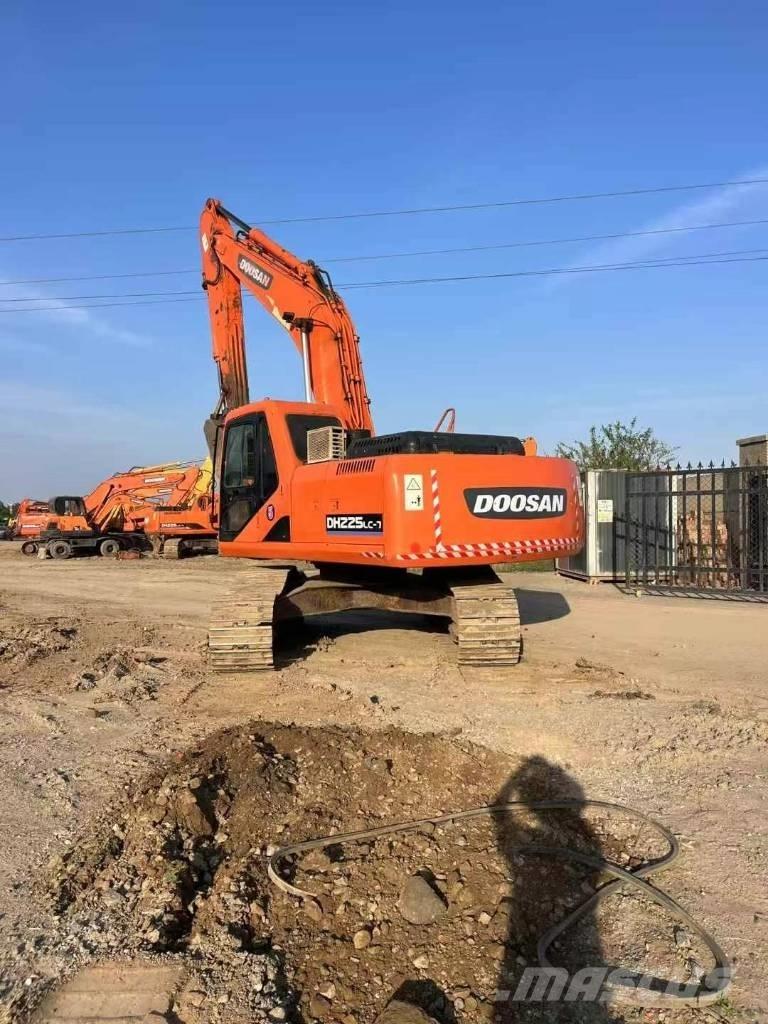Doosan DH 225 LC-9 履带挖掘机
