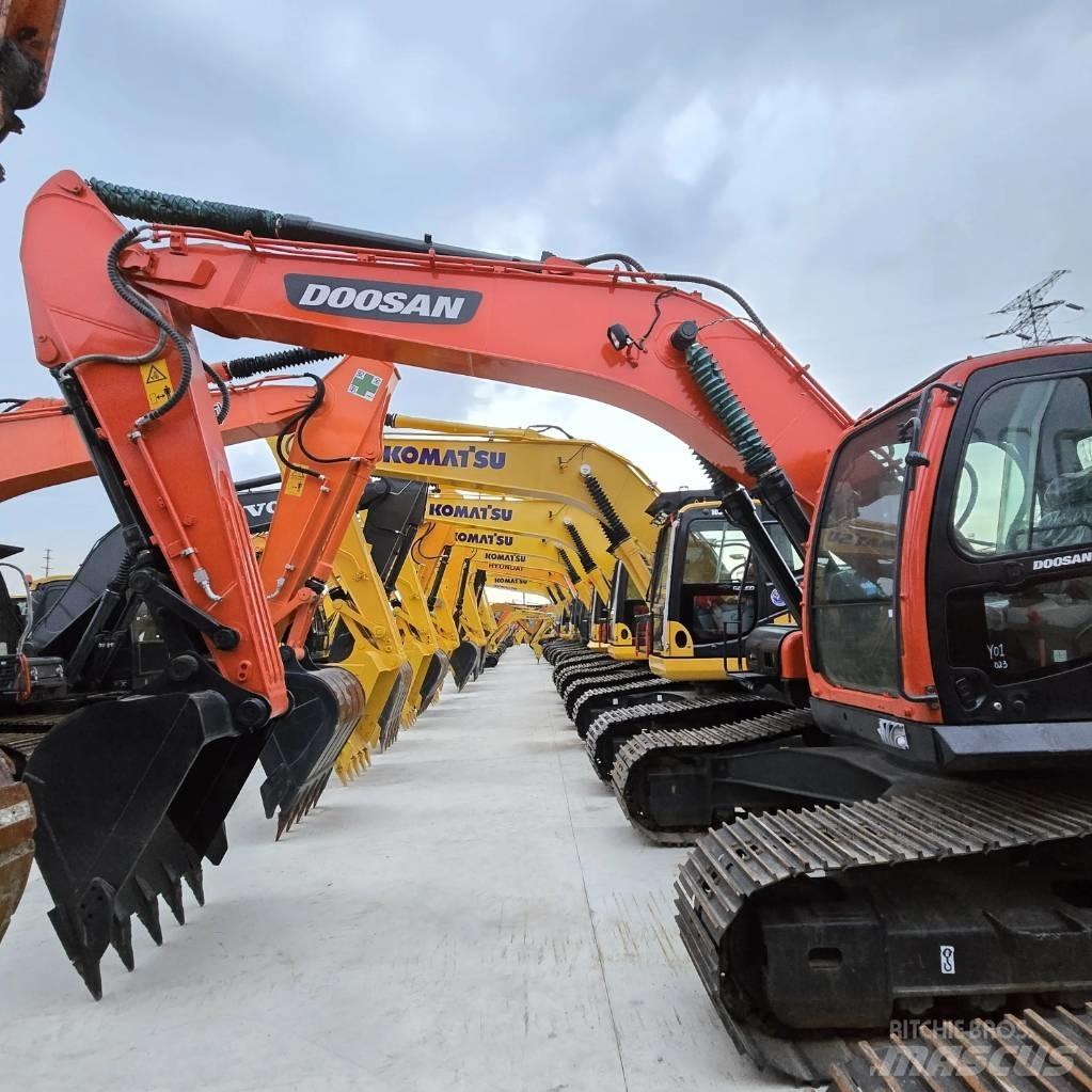 Doosan DX 225 LC 小型挖掘机
