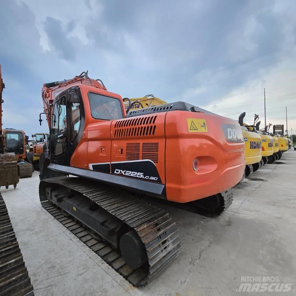 Doosan DX 225 LC 小型挖掘机