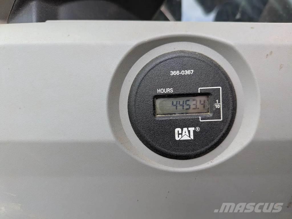 CAT 374F 履带挖掘机