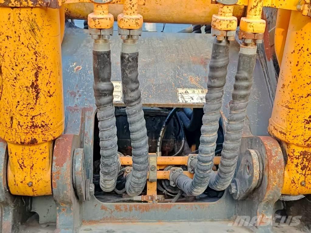 Hyundai R300LC-9S 履带挖掘机