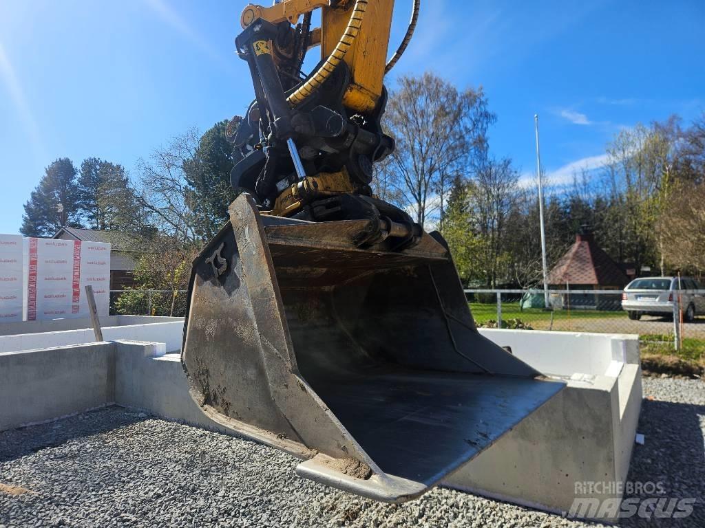 JCB 245 XLR 履带挖掘机