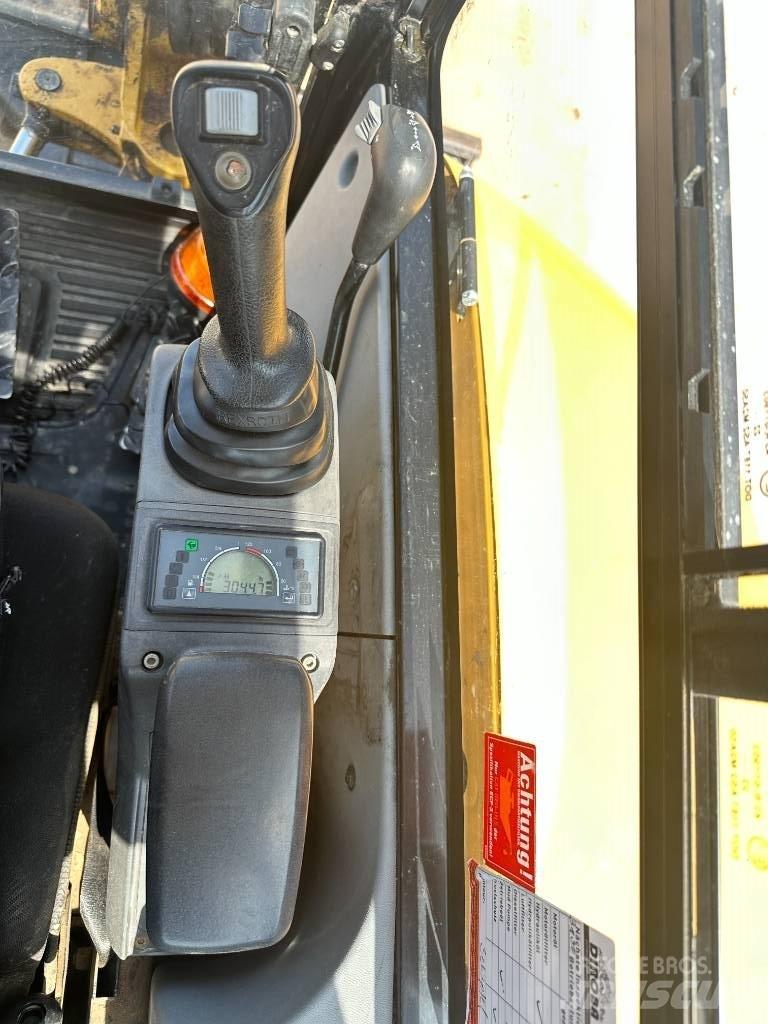 CAT 302.7 D CR 小型挖掘机