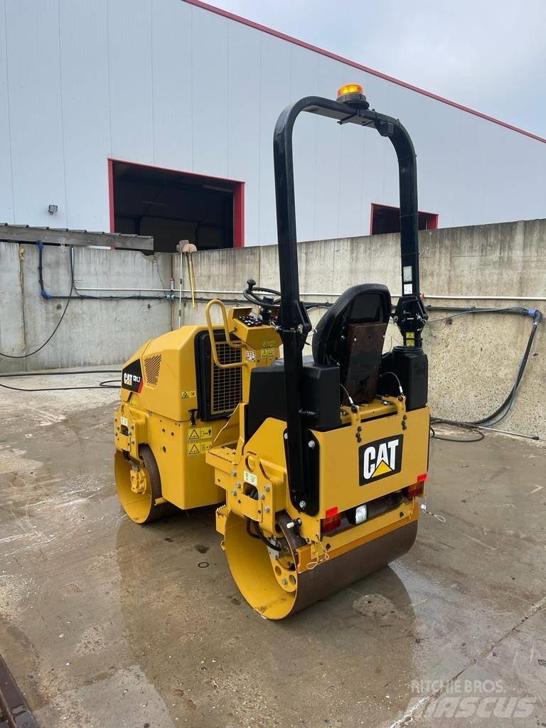 CAT CB 1.7 双轮压路机