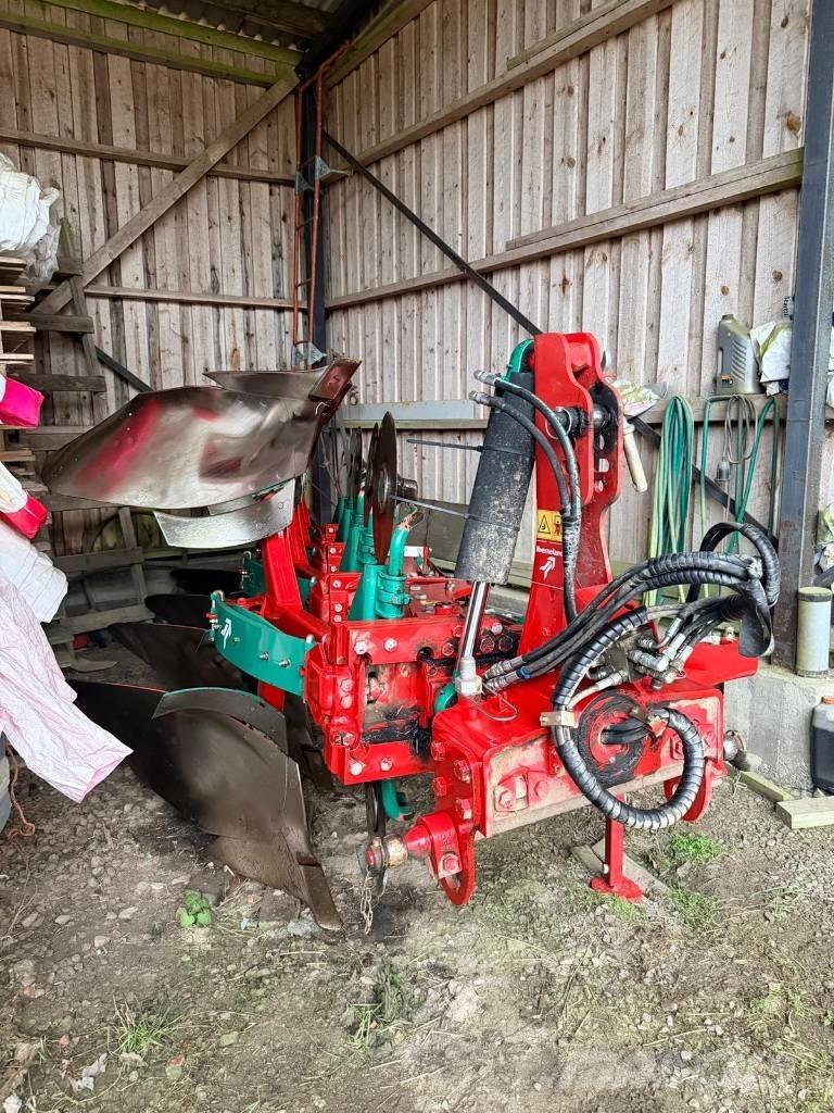 Kverneland ES85 双向犁