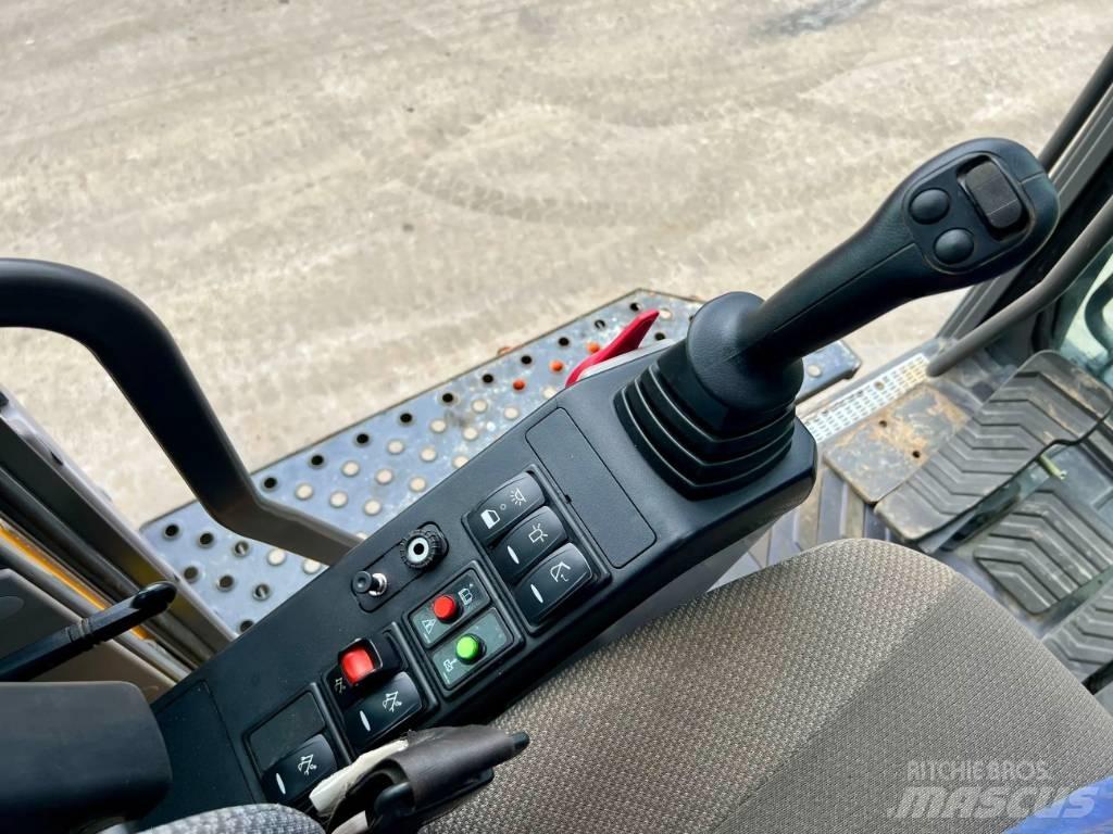 Volvo EC380E HR UHD 组装挖掘机