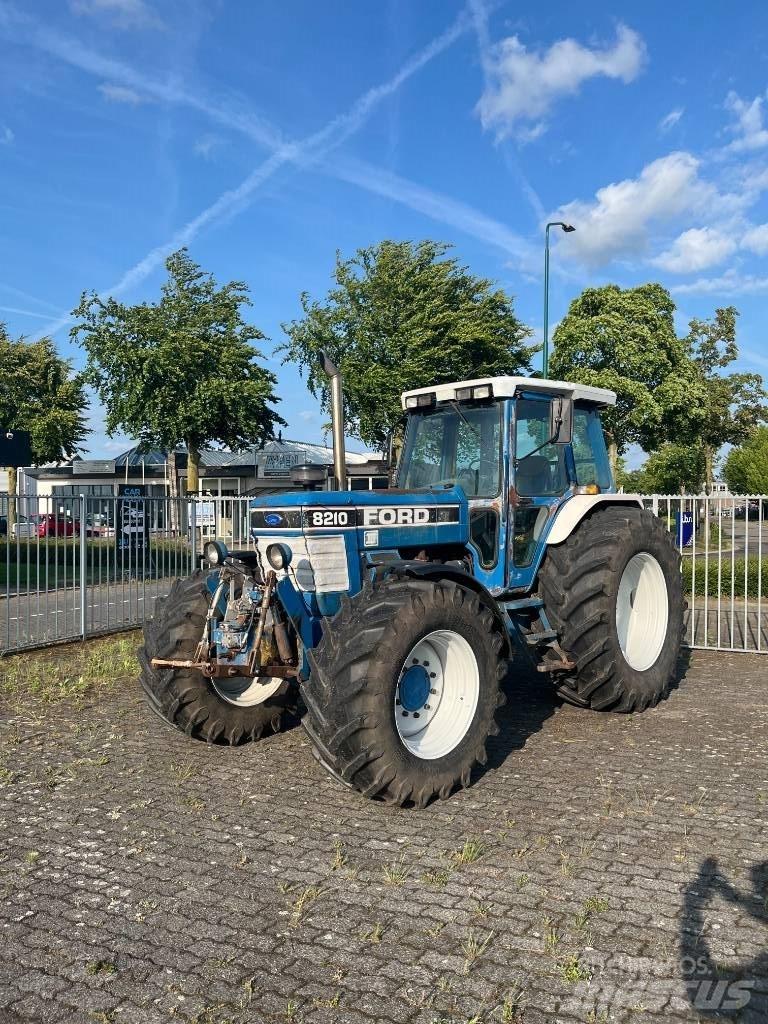 Ford 8210 III 拖拉机/农用车