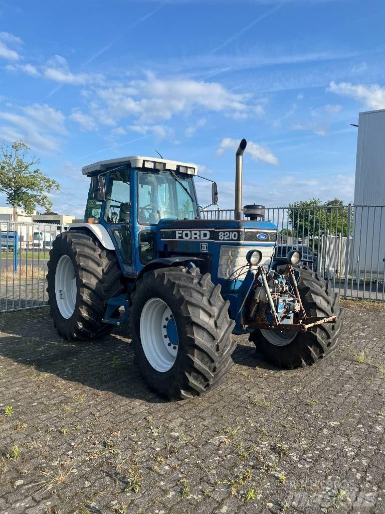 Ford 8210 III 拖拉机/农用车