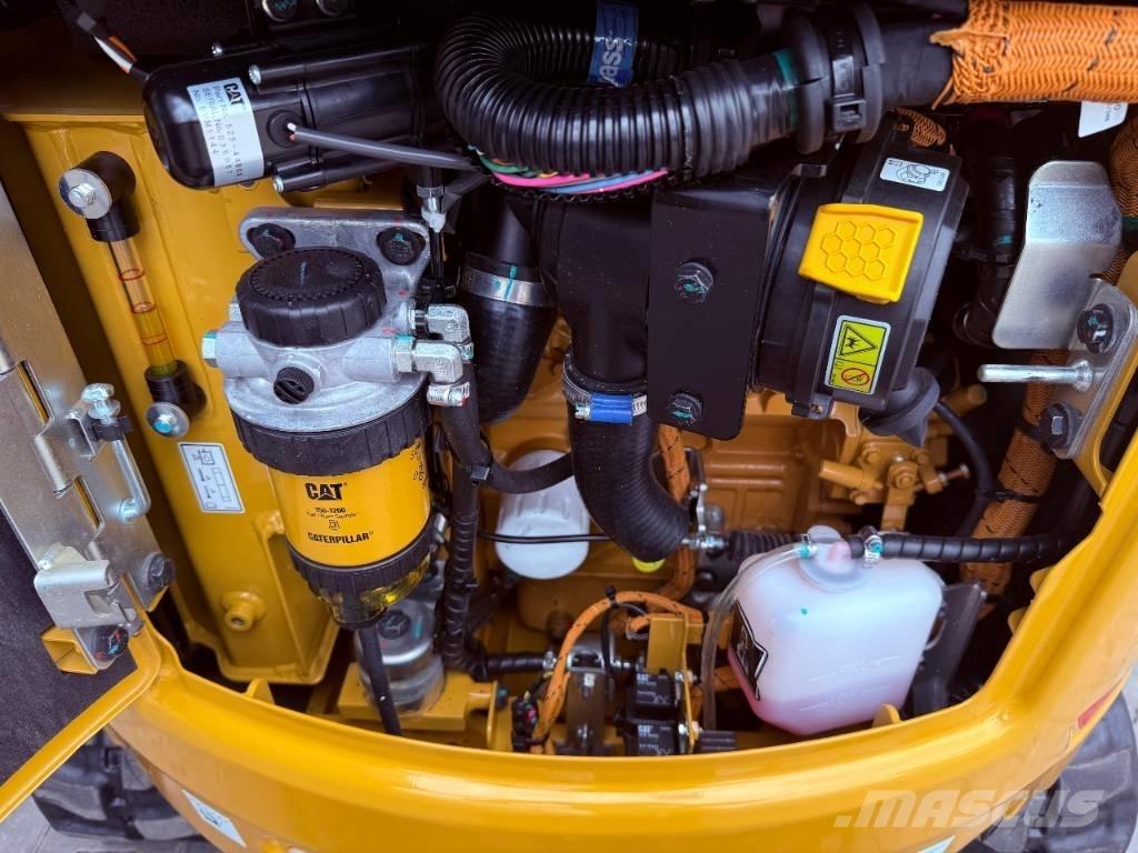 CAT 301.8 小型挖掘机