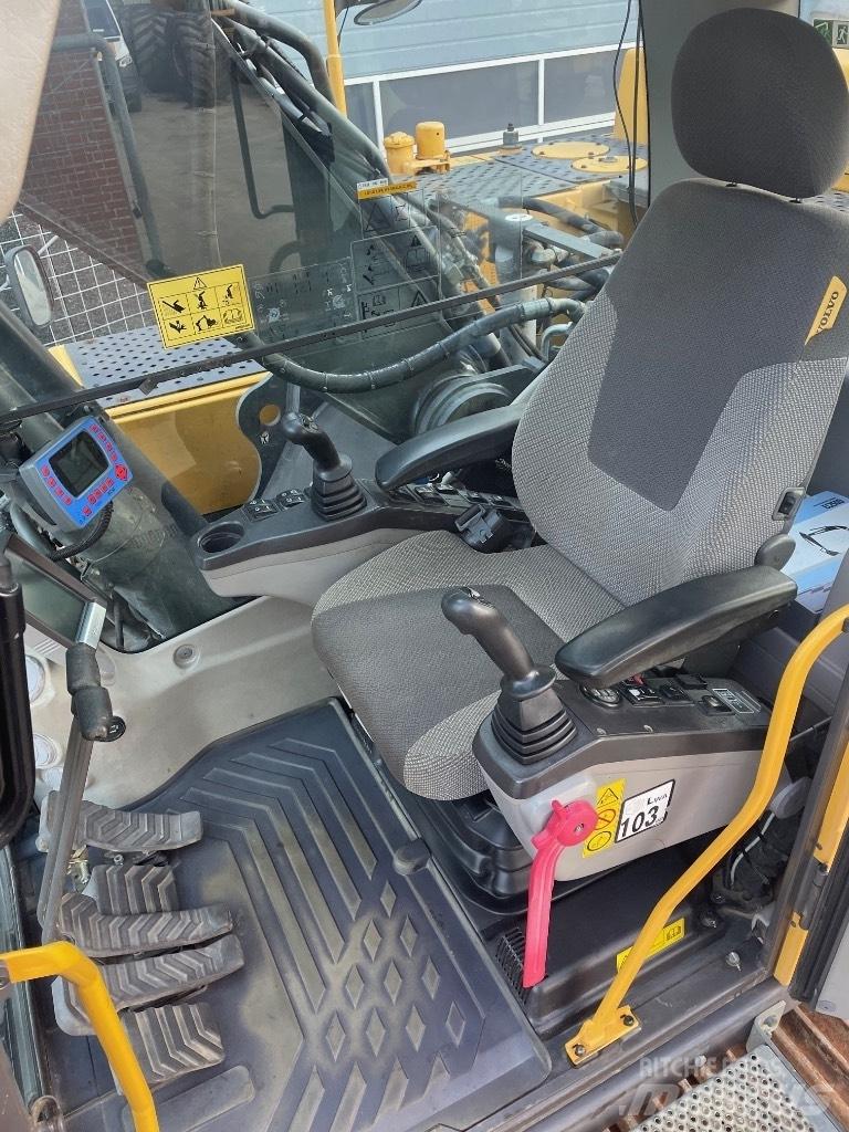 Volvo EC250DL 履带挖掘机