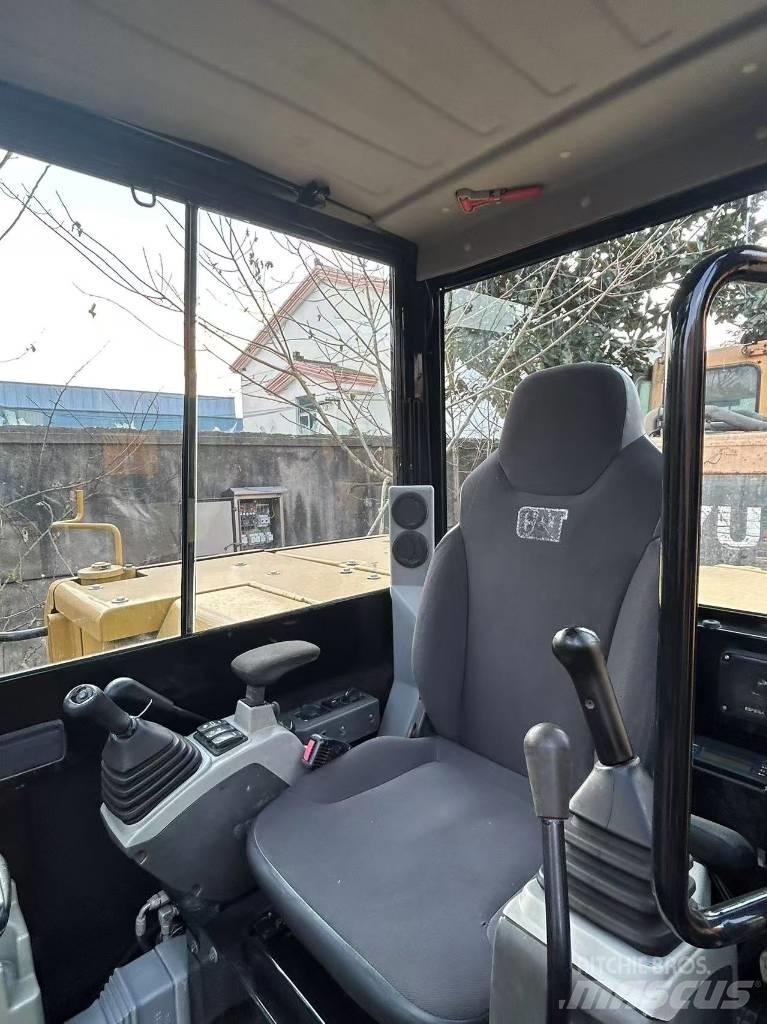 CAT 305.5E 小型挖掘机