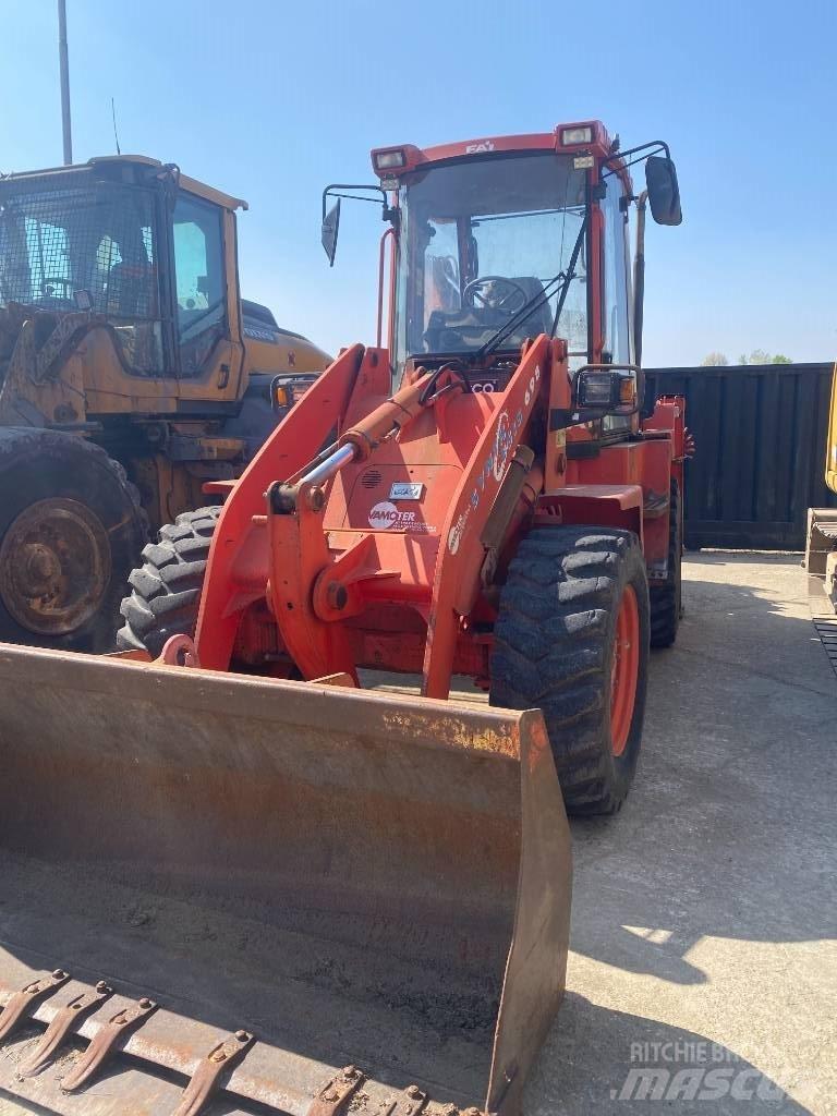 Fai KOMATSU 595s 反铲装载机