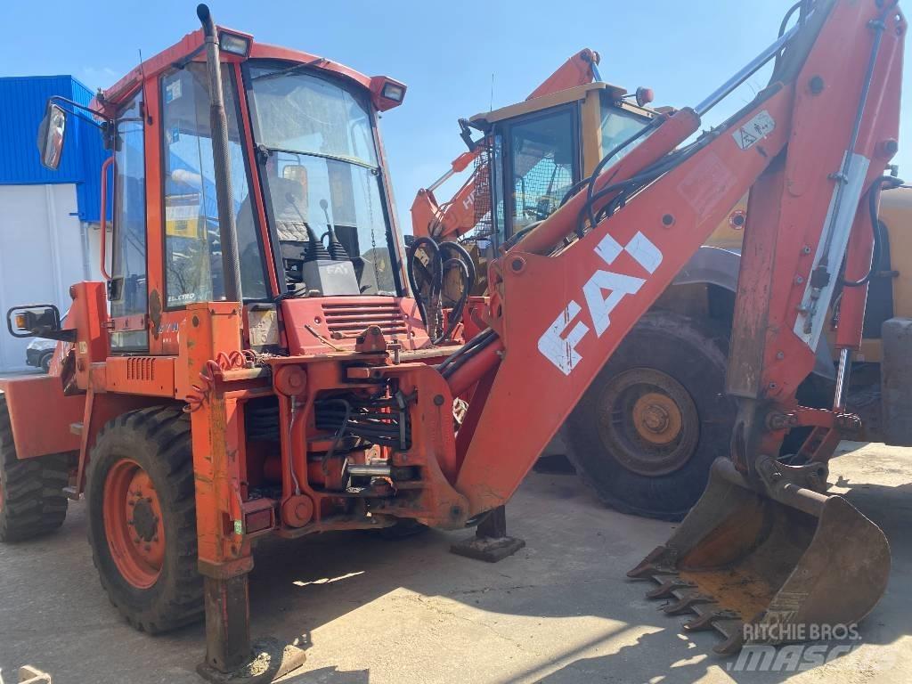 Fai KOMATSU 698 反铲装载机