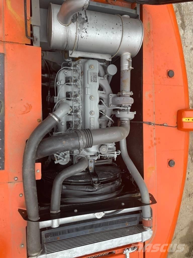 Hitachi ZX 200 履带挖掘机