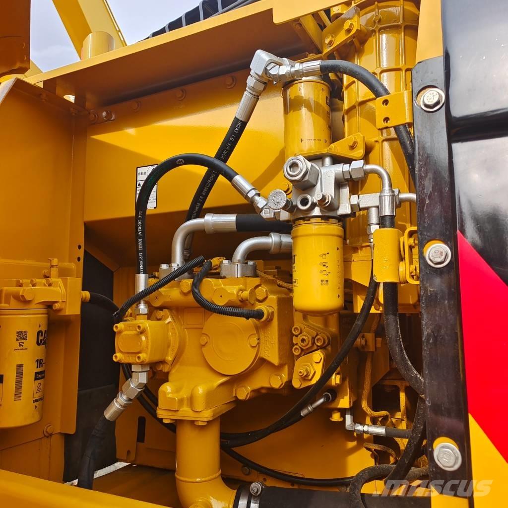 CAT 320 D2L 履带挖掘机