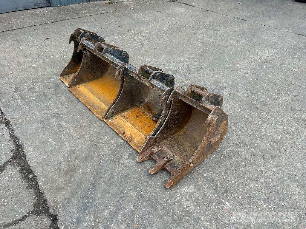 Kubota U27-4 小型挖掘机