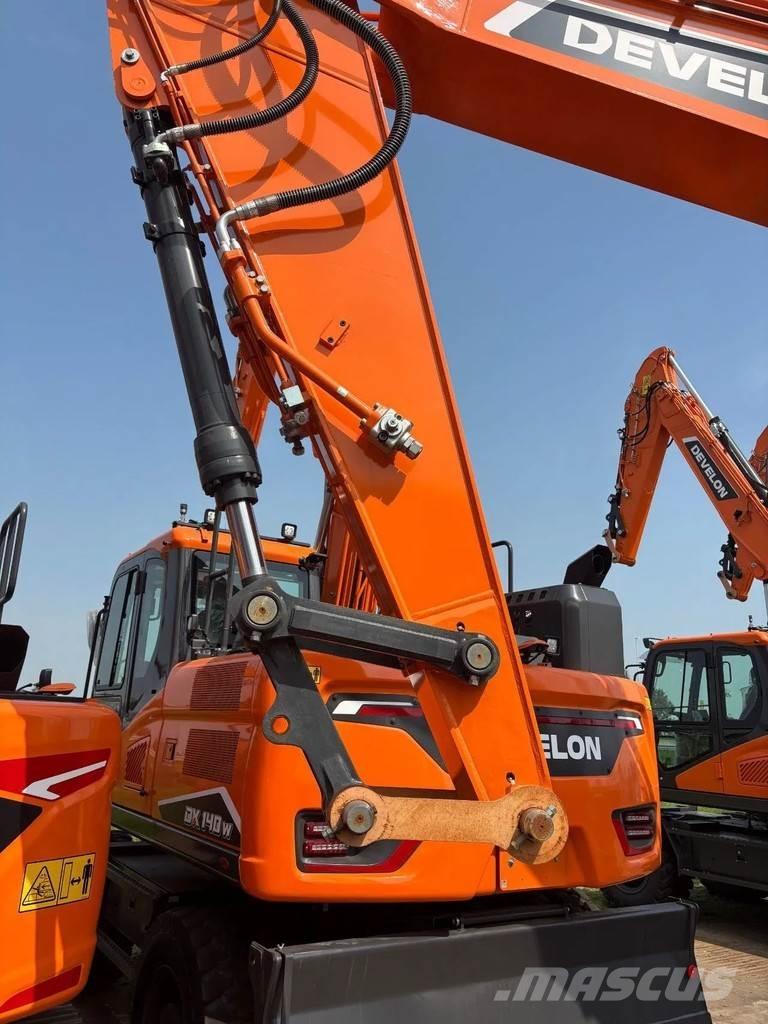 Develon DX255LC-7 履带挖掘机