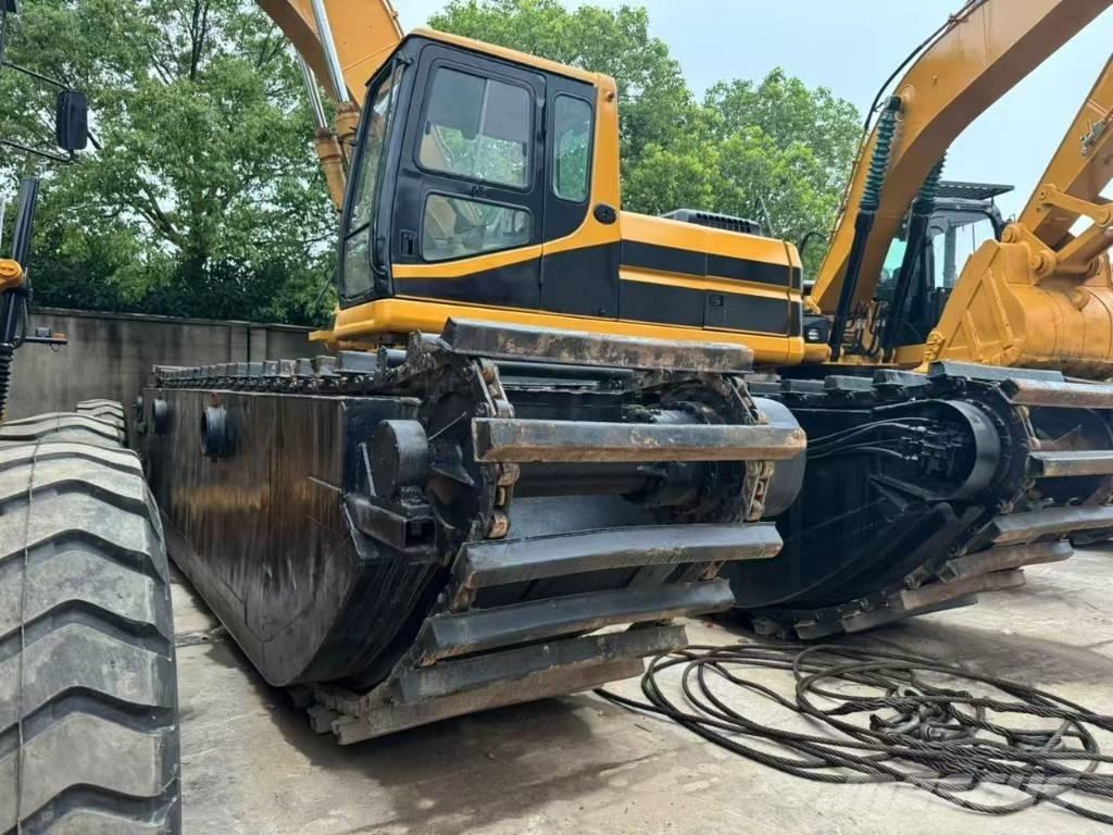 CAT 320 B 水陆两栖挖掘机