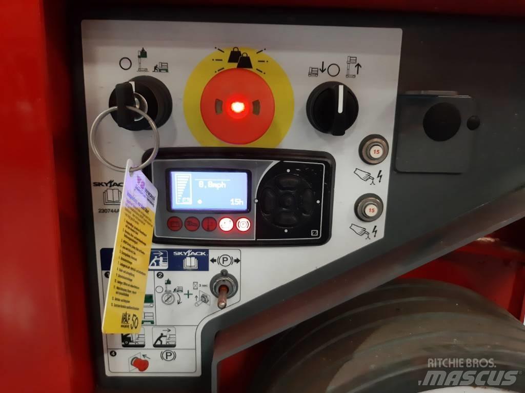 SkyJack SJ12 E 客货电梯