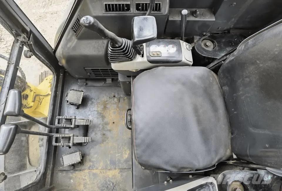 Komatsu PC35 小型挖掘机