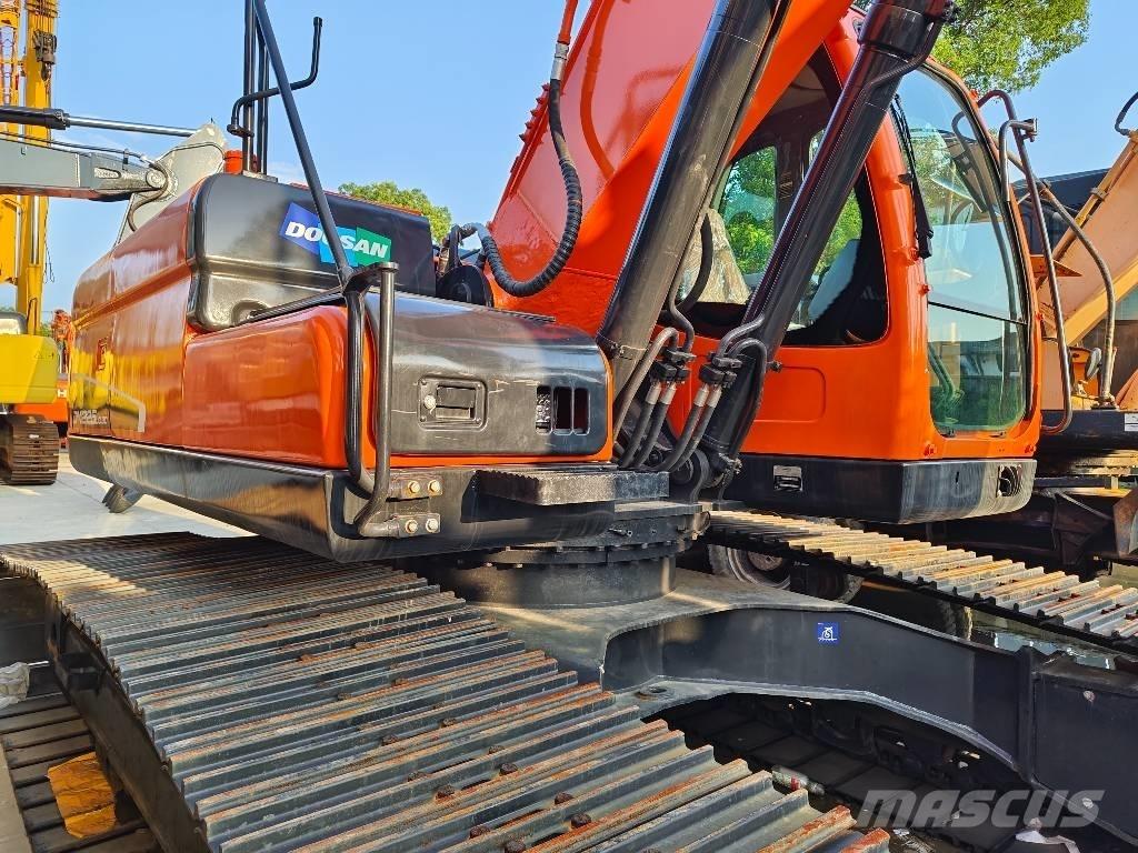 Doosan DX 225 LC 履带挖掘机