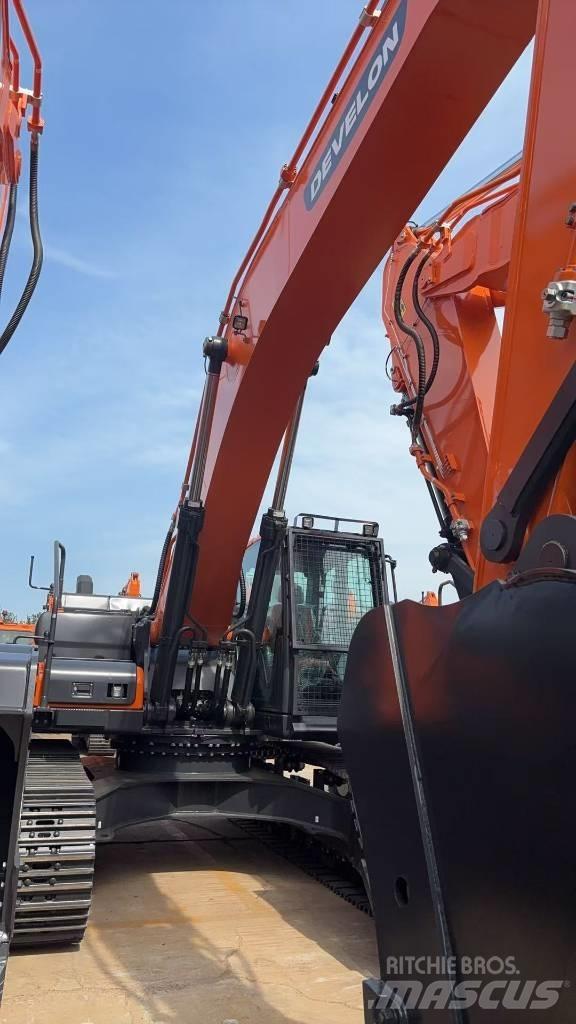 Develon DX 360LCA-7B 履带挖掘机
