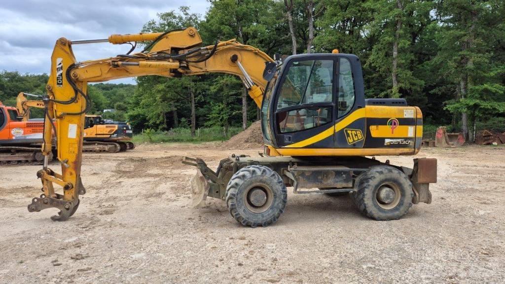 JCB JS 130 W 轮式挖掘机