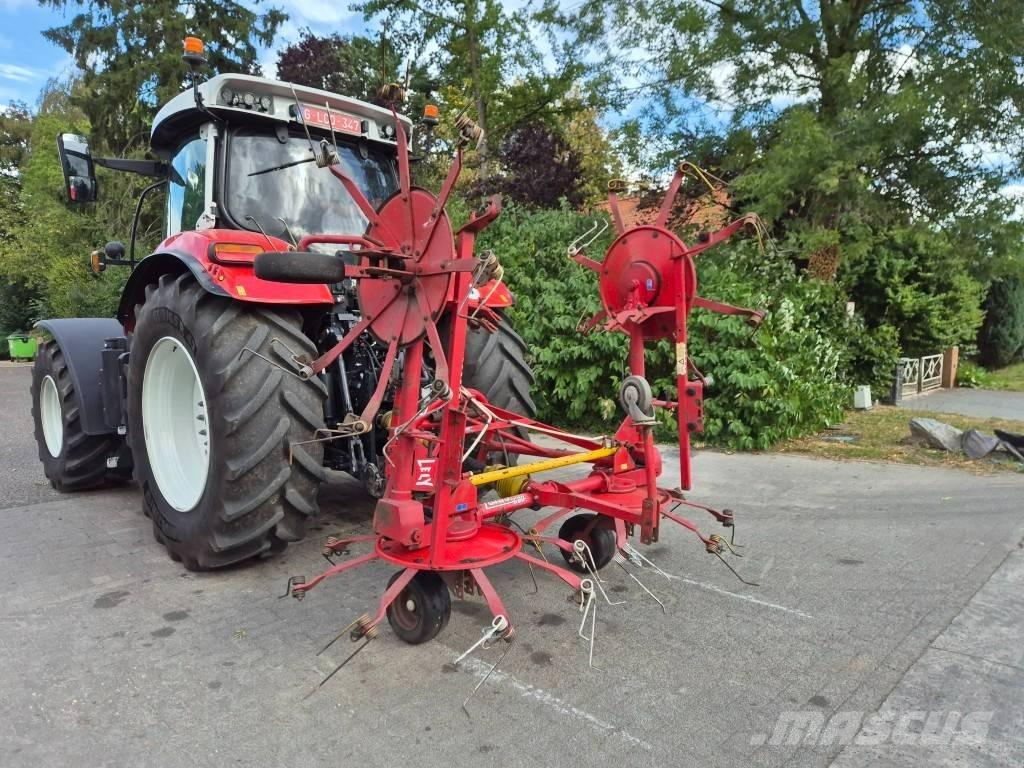 Lely Lotus 600 犁耙和摊草机