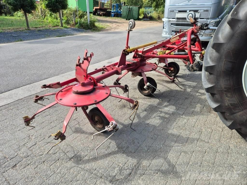 Lely Lotus 600 犁耙和摊草机