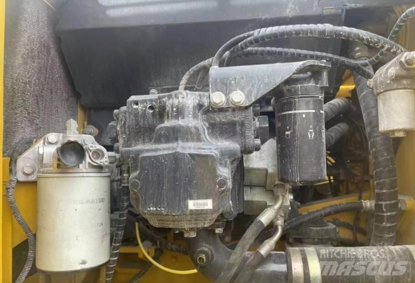 Komatsu 220-8K 履带挖掘机