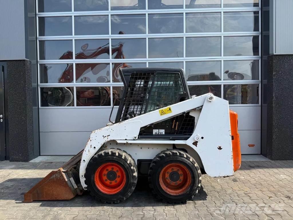 Bobcat S130 滑移装载机